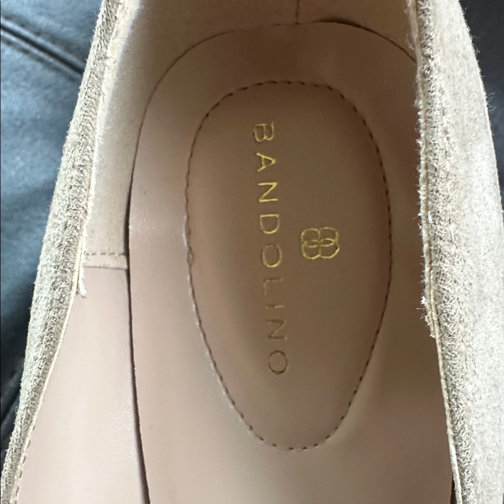 Bandolino Beige Wedge Heels Size 10M Almond Toe Classic Pump - Picture 4 of 6
